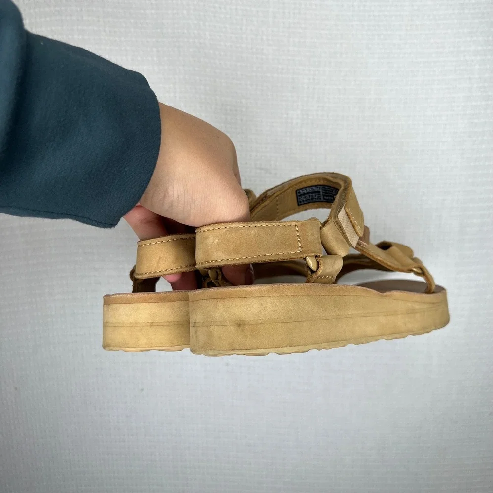 Teva Midform Universal Leather Sandals Women's Size 8 Tan Leather Casual Shoes‎